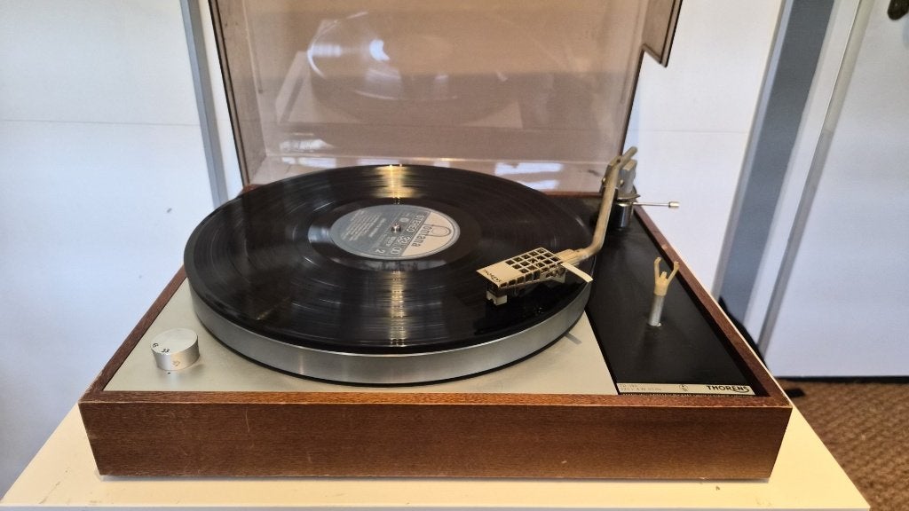 Thorens TD 150 Platenspeler met stofkap, Audio, Tv en Foto, Ophalen of Verzenden, Gebruikt, Platenspeler, Thorens