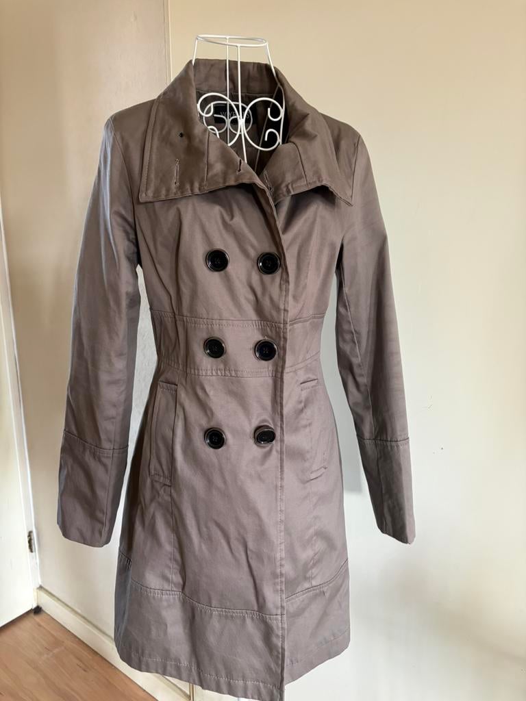 Nieuw bruine trenchcoat van Voyelles mt S, Ophalen of Verzenden, Nieuw, Maat 36 (S), Bruin
