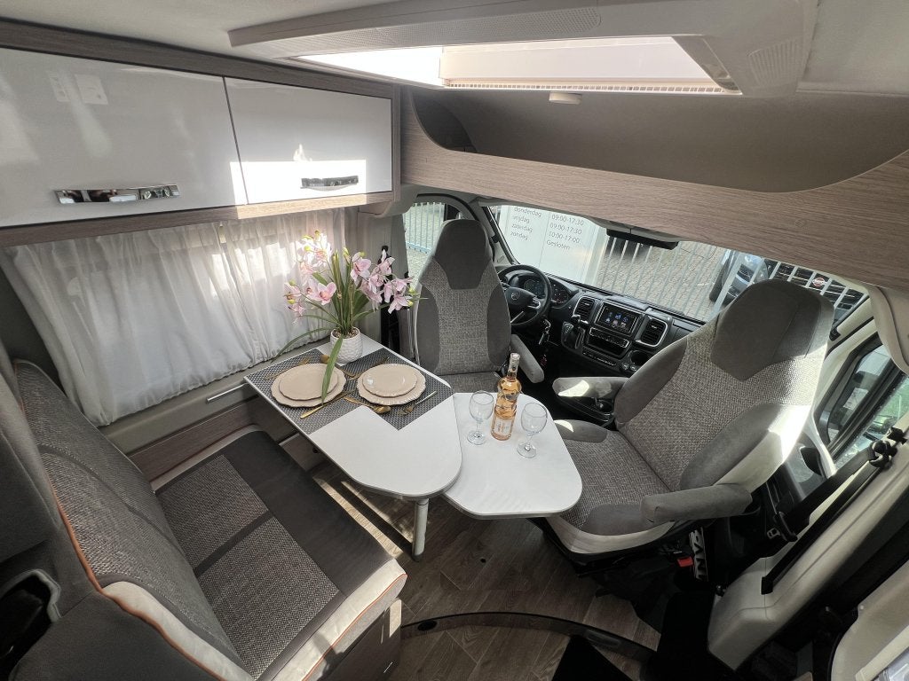 Pössl Roadcruiser ENKELE BEDDEN 8-TRAPS AUTOMAAT TREKHAAK, Caravans en Kamperen, Campers, Automaat, Pössl, Tot en met 2, 6 tot 7 meter