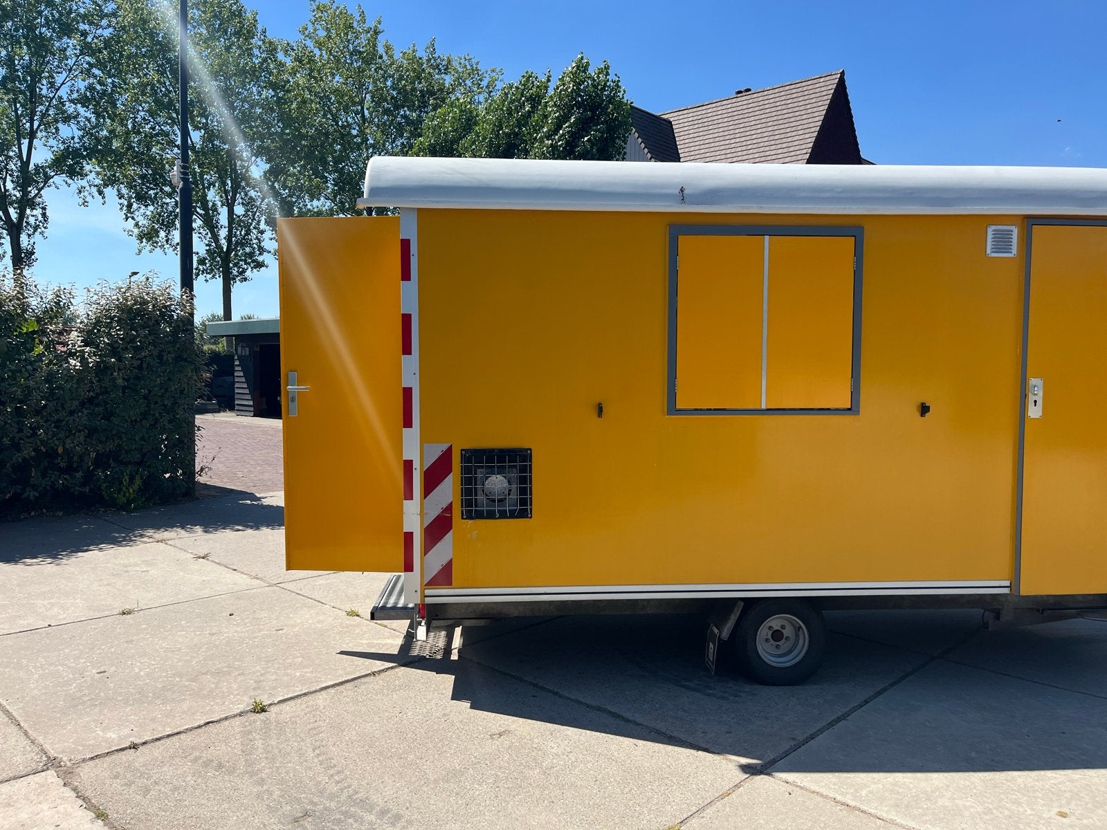Brouwer 4m schaftwagen met berging en toilet, Ophalen