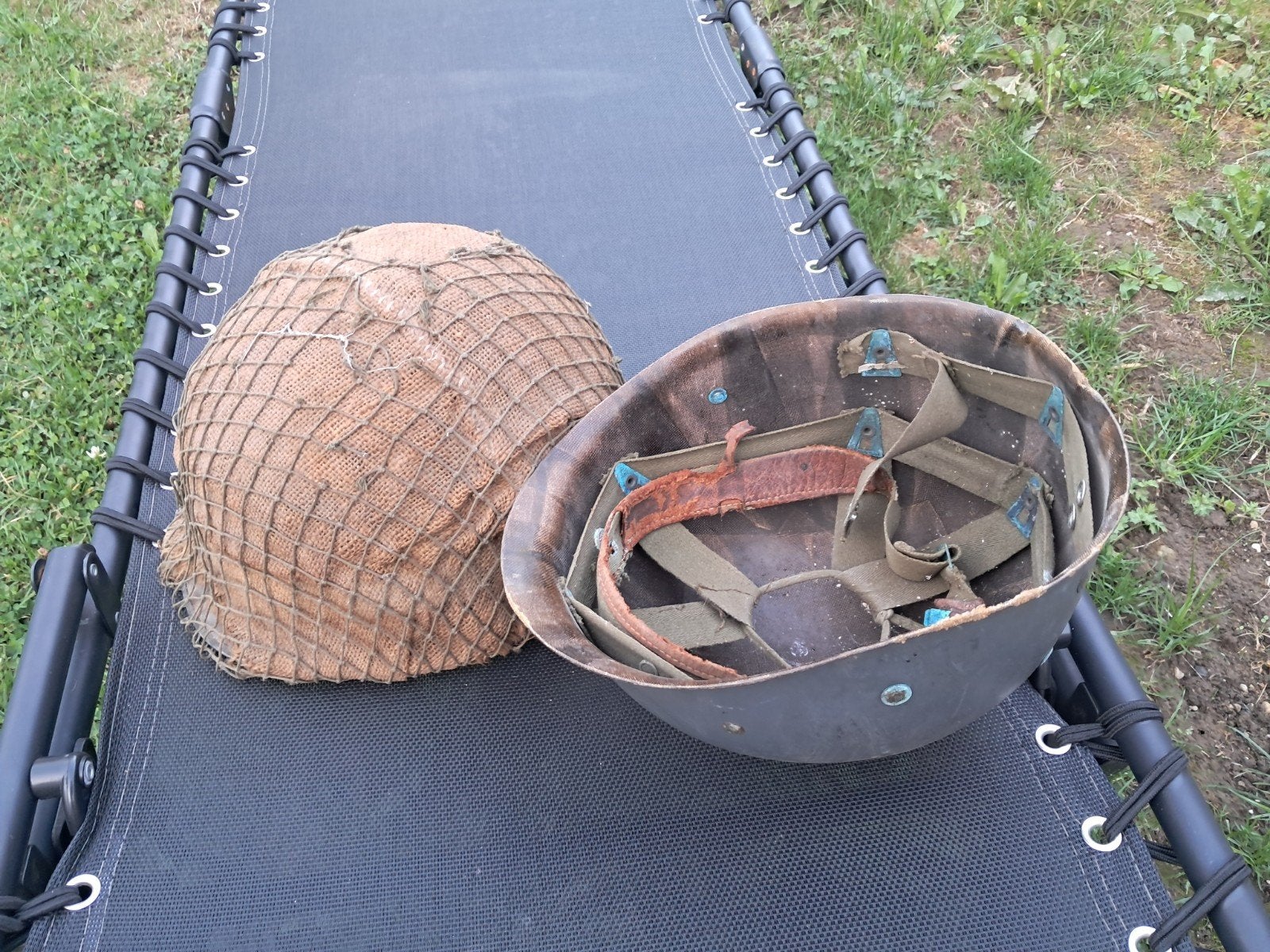 Nederlandse helm met oud model binnewerk, Ophalen of Verzenden, Landmacht, Nederland, Helm of Baret