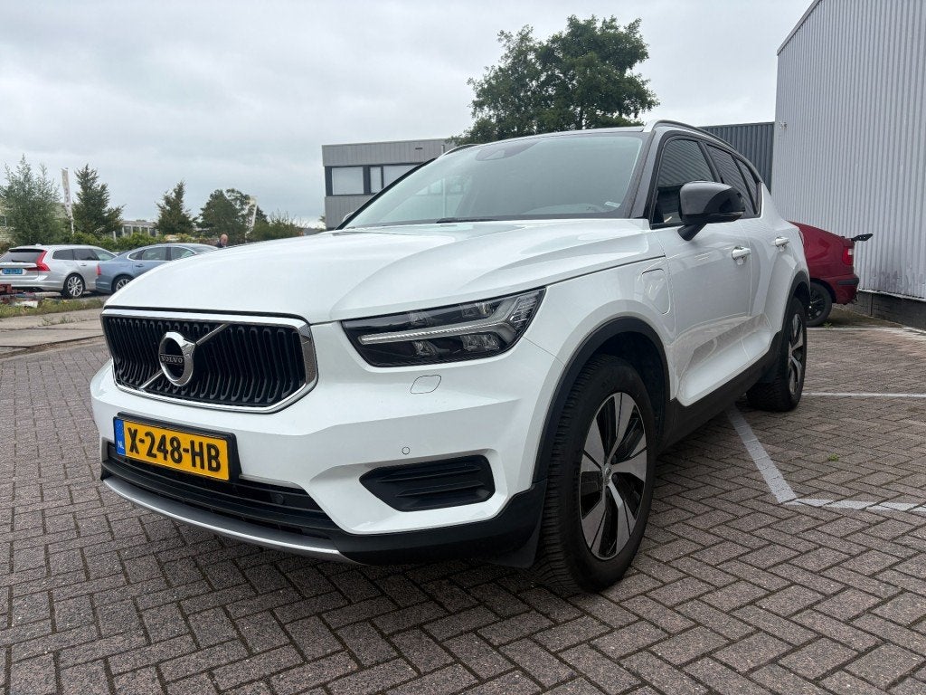 Volvo XC40 1.5 T5 Recharge Momentum Trekhaak I Camera I All-, Auto's, Euro 6, 1712 kg, Met garantie (alle), Wit