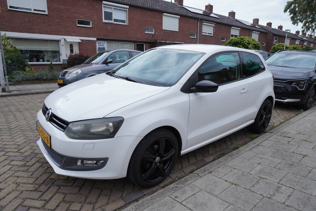 Volkswagen Polo 1.2 51KW 2011 Wit, Auto's, Voorwielaandrijving, Euro 5, 40 €/maand, Zwart
