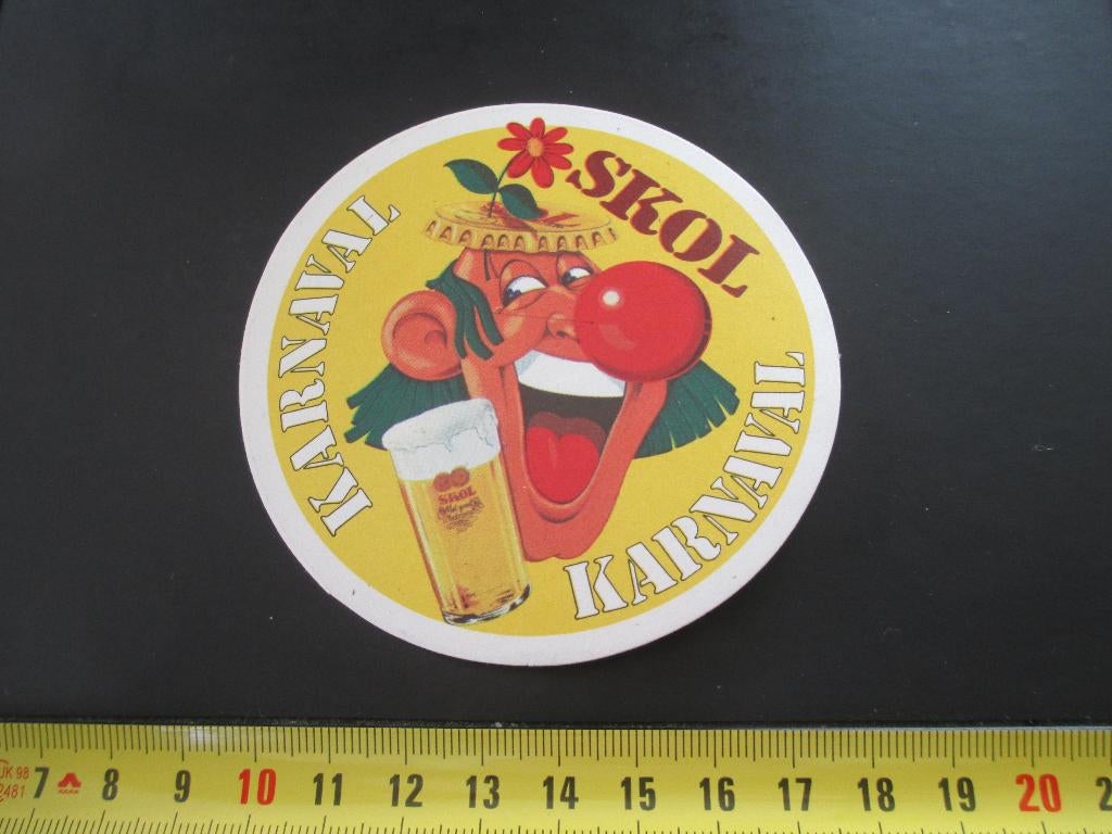 sticker SKOL Karnaval Bier Pils *, Ophalen, Zo goed als nieuw