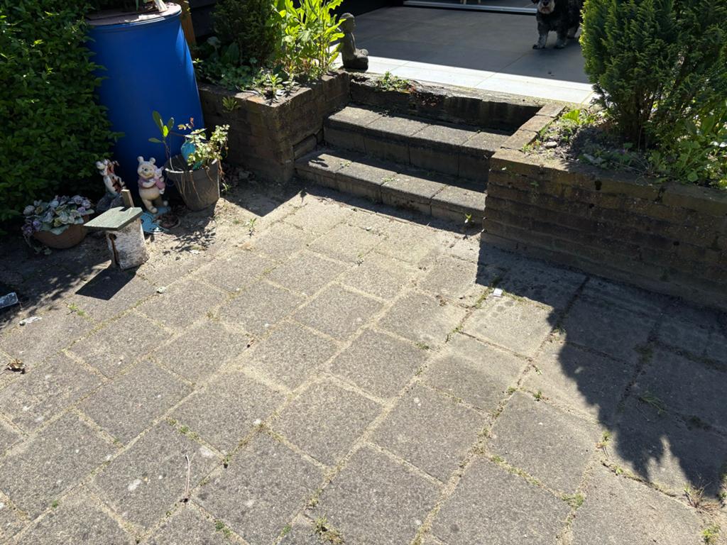 Krijg €100,- voor ophalen terrastegels, 30x30, ca. 50m2, Ophalen, Gebruikt, 10 m² of meer, Beton