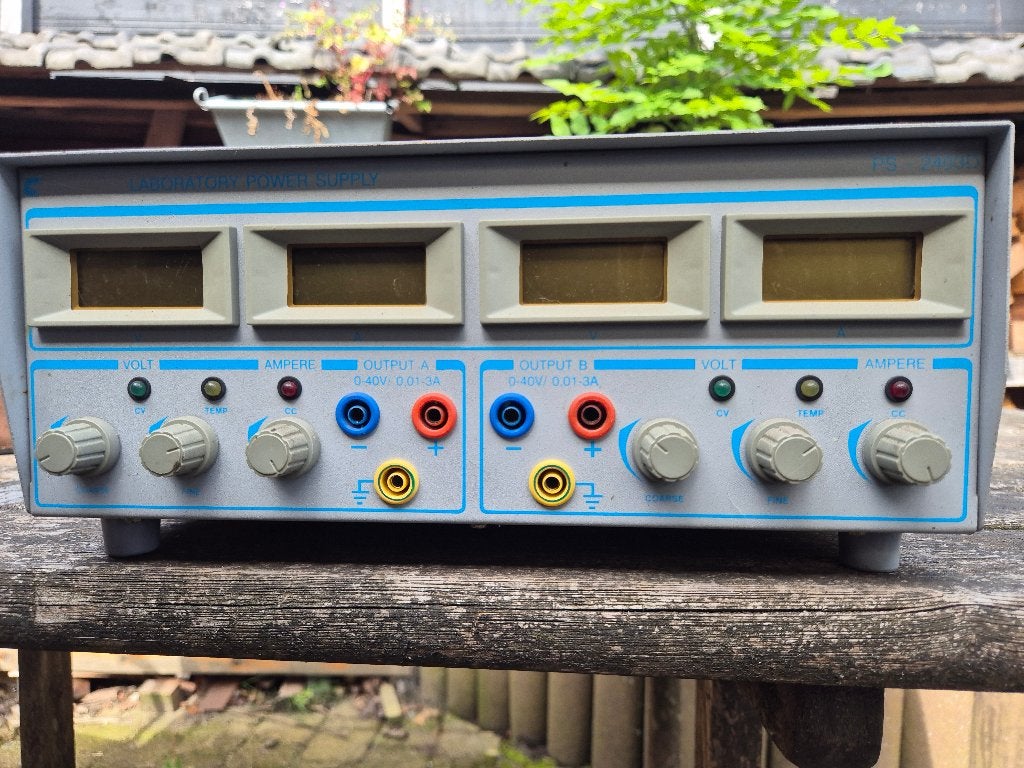 dual labvoeding 2 x 0-40V, 0.01-3A, Doe-het-zelf en Verbouw, Meetapparatuur, Ophalen, Gebruikt, Overige meters