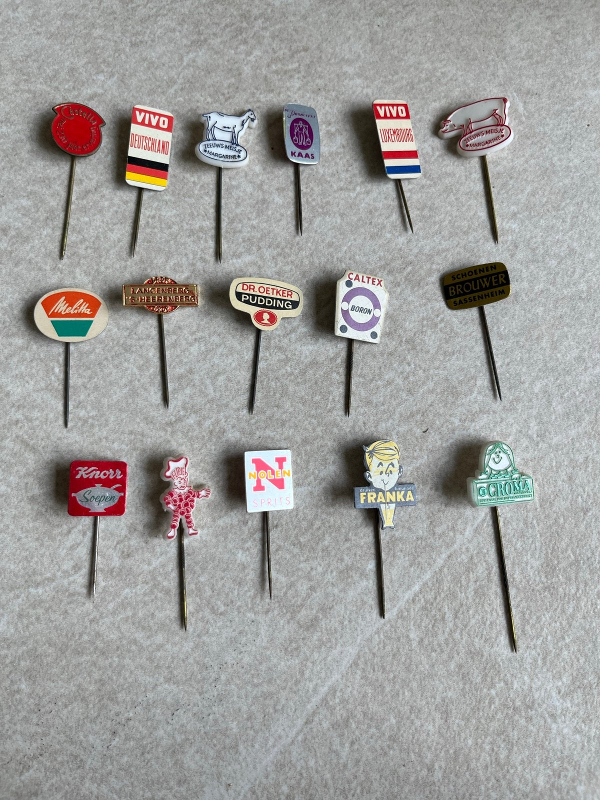 Grote collectie vintage reclame speldjes/pins, Verzamelen, Ophalen, Gebruikt, Merk, Speldje of Pin