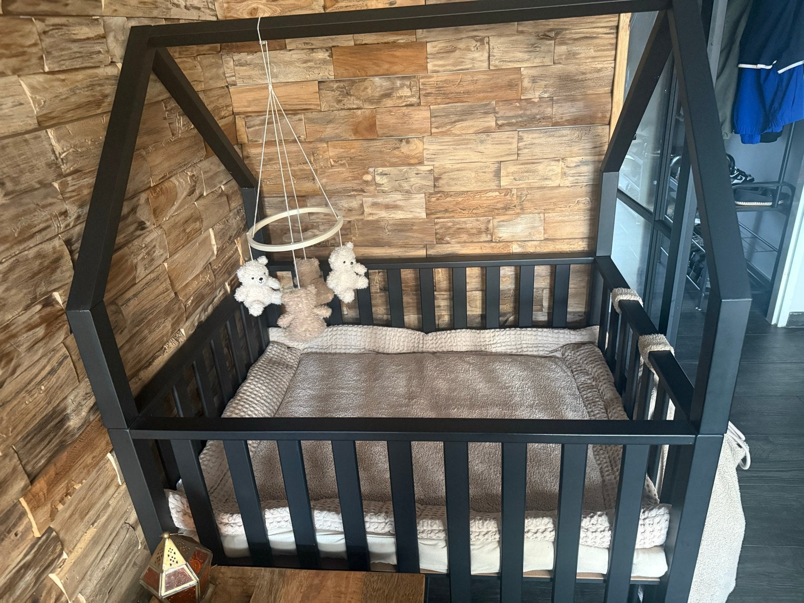 Zwarte chique box met huisvormig frame, als nieuw., Kinderen en Baby's, Ophalen of Verzenden, Zo goed als nieuw, Rechthoekig, In hoogte verstelbaar