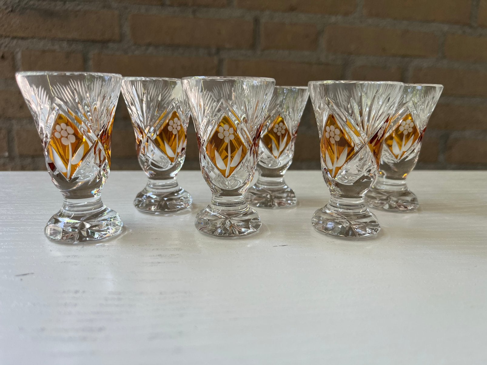 Prachtige gegrafeerde kristallen 6-delige set borrelglaasjes, Ophalen, Zo goed als nieuw, Borrel- of Shotglas