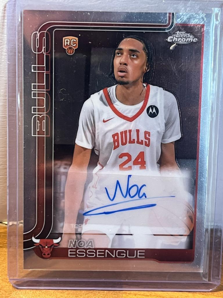 Noa Essengue Topps Chrome Autograph Rookie Kaart Bulls, Ophalen of Verzenden, Zo goed als nieuw