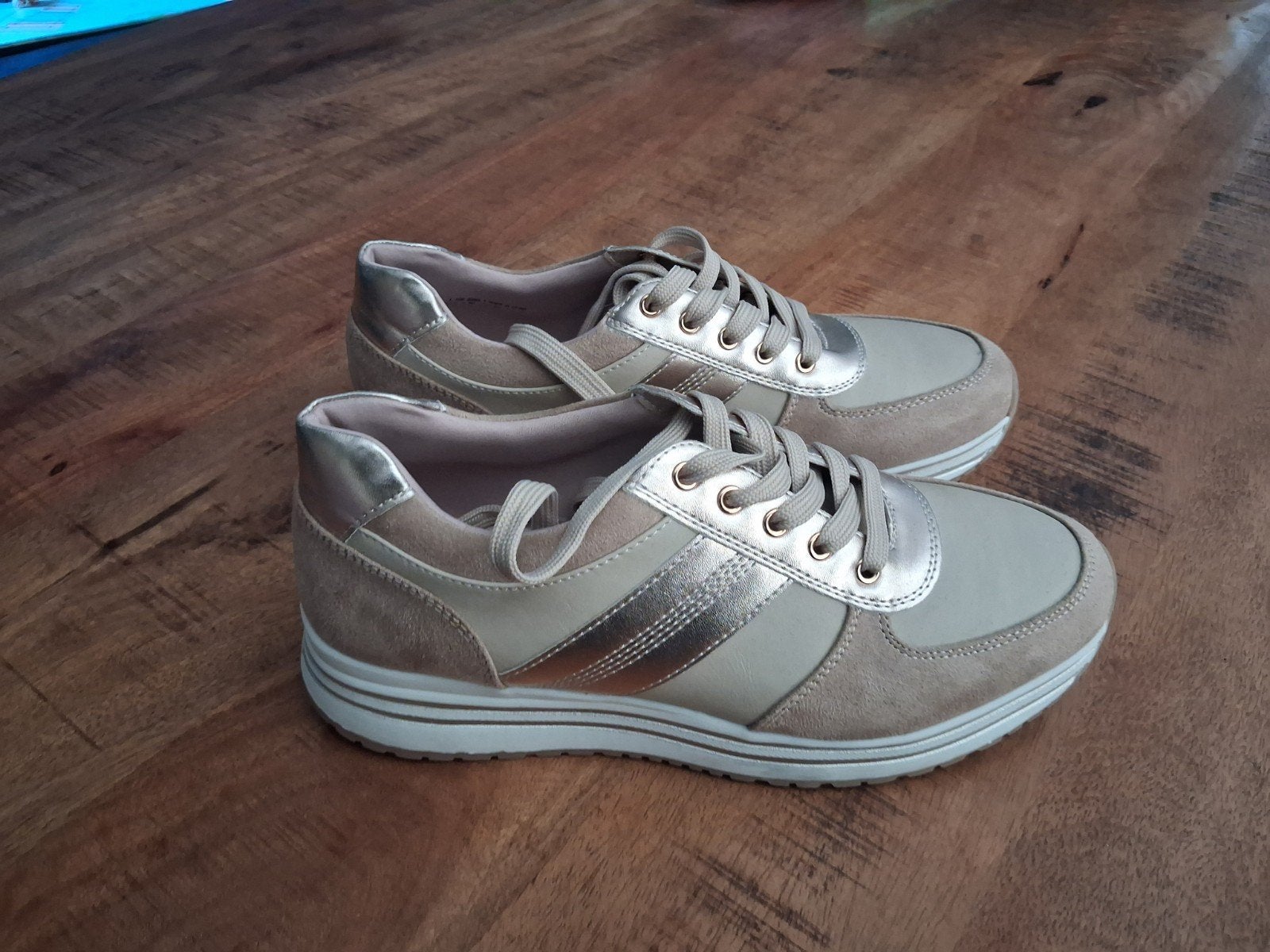 Nieuwe damesschoenen maat 41, Beige, Nieuw, Ophalen of Verzenden, Sneakers of Gympen