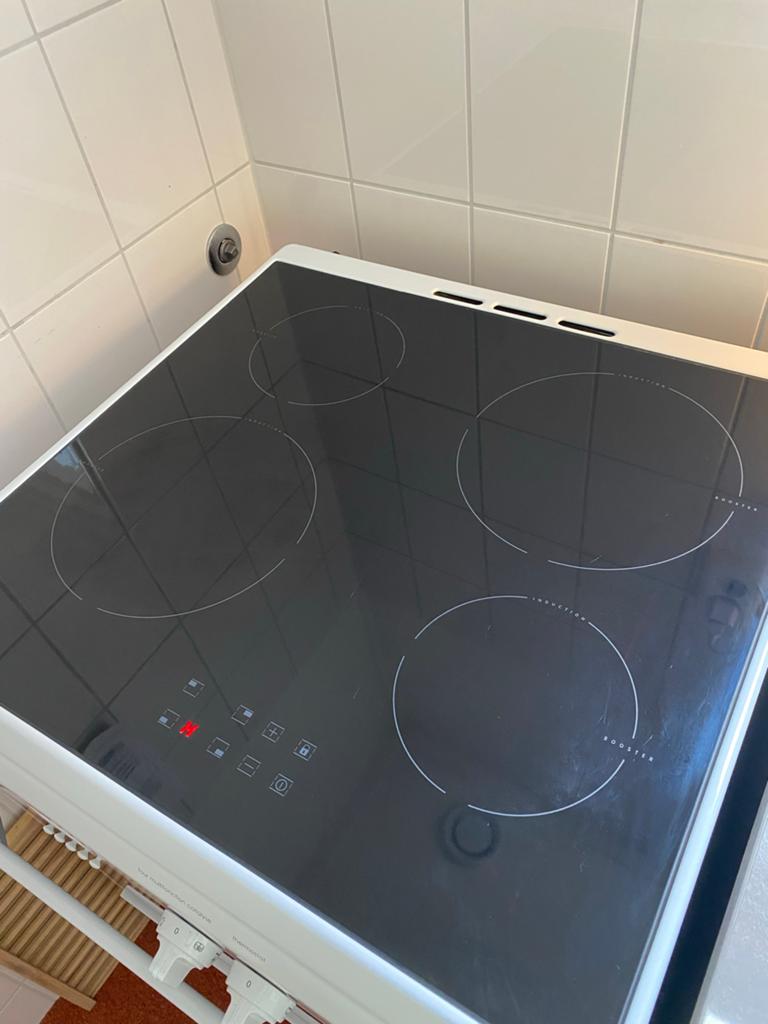 Indesit Elektrisch Fornuis met Inductiekookplaat en Oven, Gebruikt, Hete lucht, 60 cm of meer, Inductie