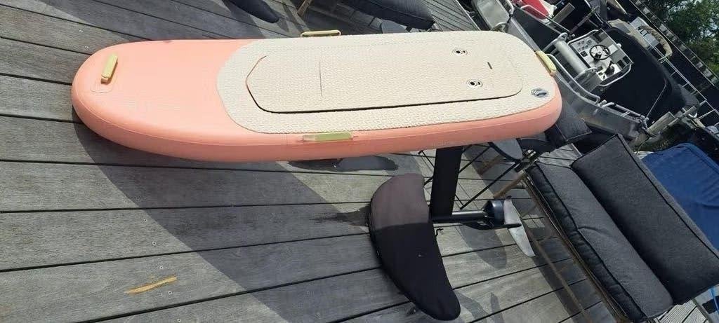 Fliteboard Air efoil serie 3, (2025) snellader, Watersport en Boten, Waterski's, Ophalen of Verzenden, Gebruikt, Overige typen