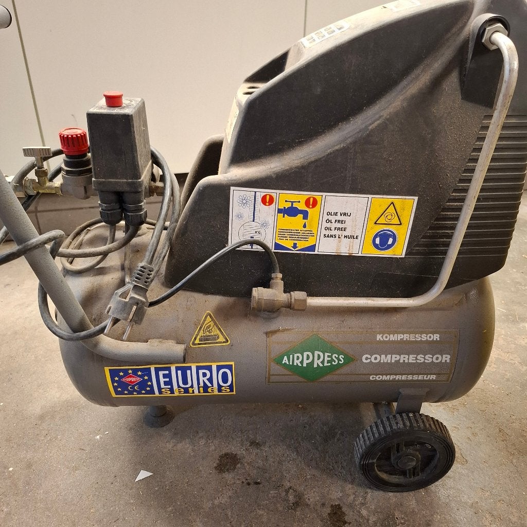 Compressor Airpress HLO 200/25, Doe-het-zelf en Verbouw, Compressors, Ophalen, Gebruikt, 6 tot 10 bar, 25 tot 100 liter