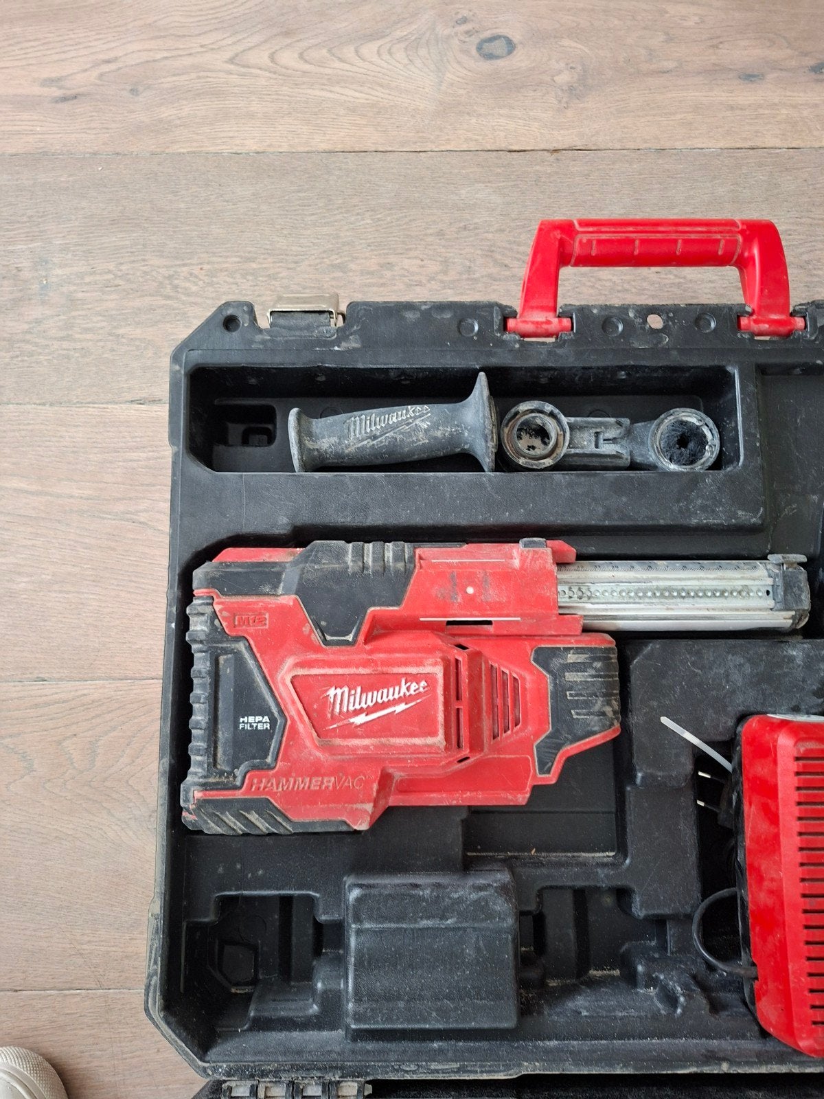 Milwaukee M12 stofafzuiging in koffer met accu, Ophalen of Verzenden, Gebruikt