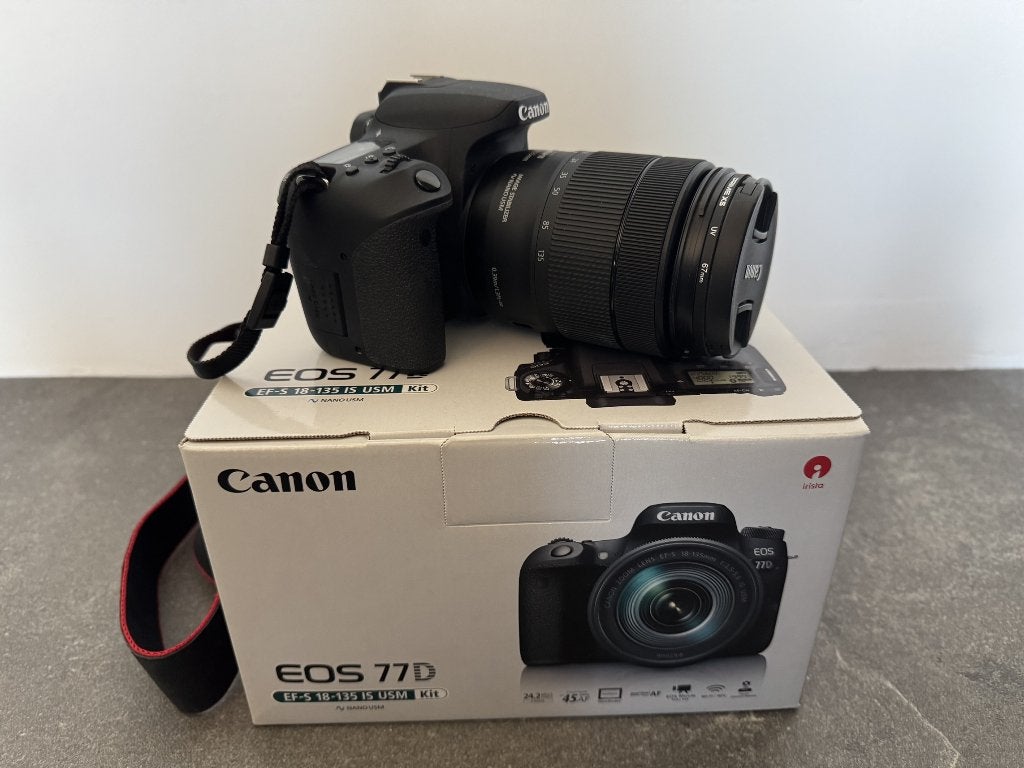 Canon EOS 77D + 18-135mm f/3.5-5.6 IS USM, Audio, Tv en Foto, Fotocamera's Digitaal, Ophalen, Spiegelreflex, Canon, Ingebouwde flitser