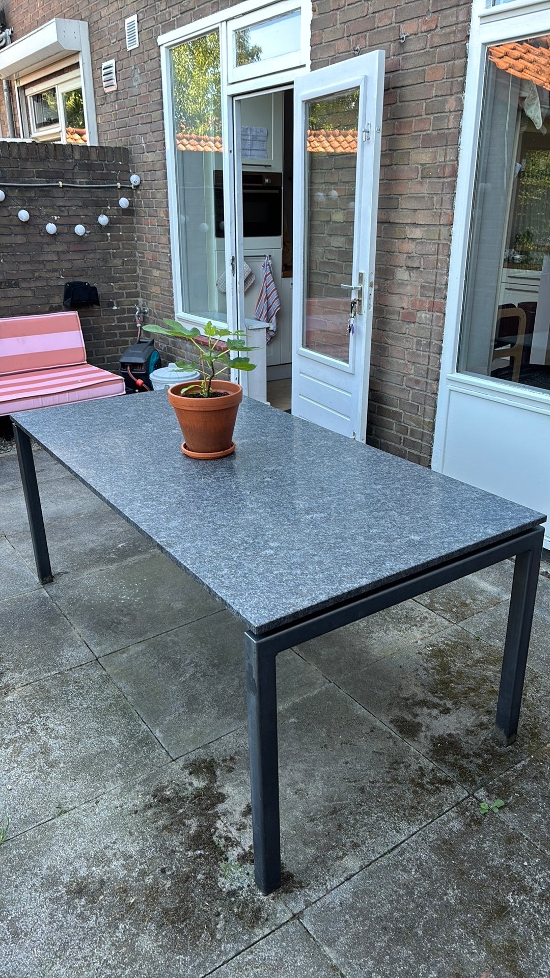 Dining tuintafel van natuursteen met stalen onderstel, Ophalen of Verzenden, Zo goed als nieuw, Rechthoekig, Overige materialen