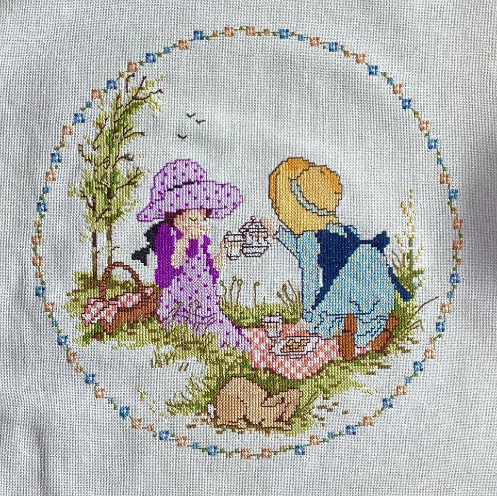 Borduurwerk, zijde, Holly Hobbie, picknick, vintage, Hobby en Vrije tijd, Borduren en Borduurmachines, Ophalen, Gebruikt, Handborduren