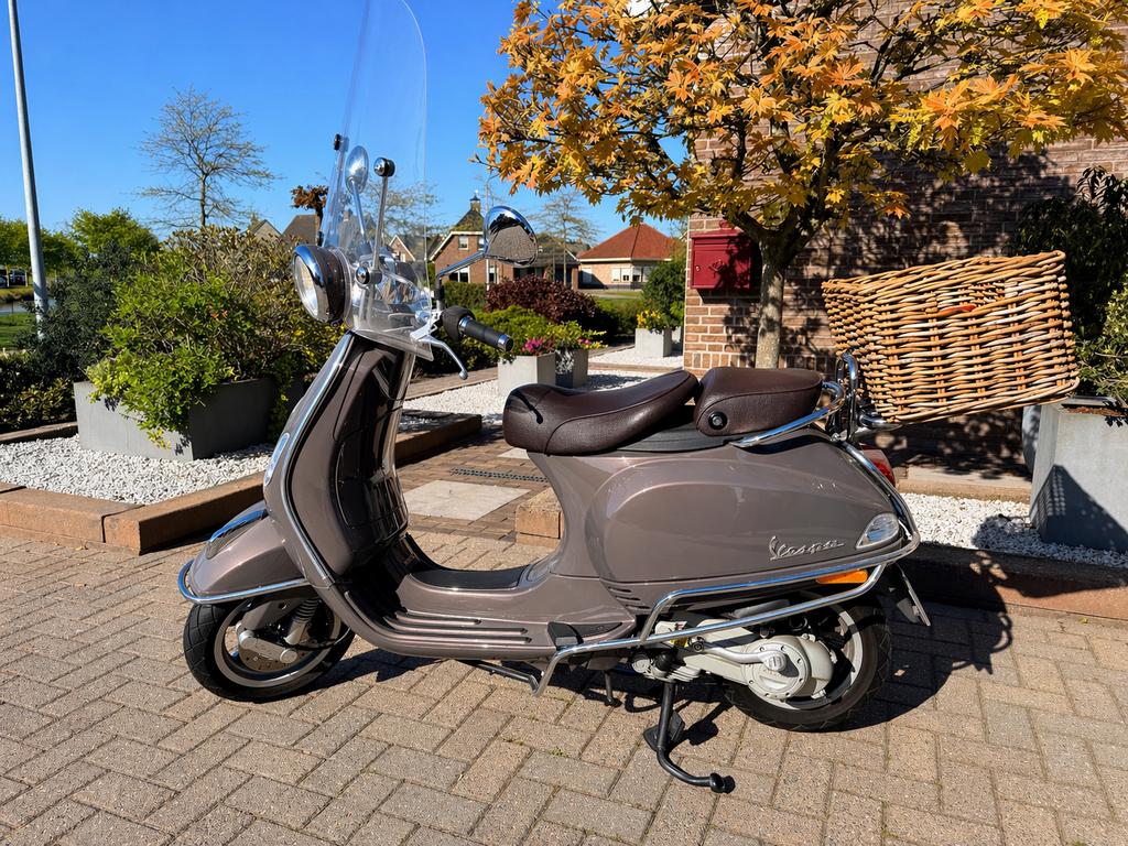 Vespa LX 50 4T Limited Edition - Zeer weinig km!, Ophalen, 49 cc, Zo goed als nieuw, Benzine