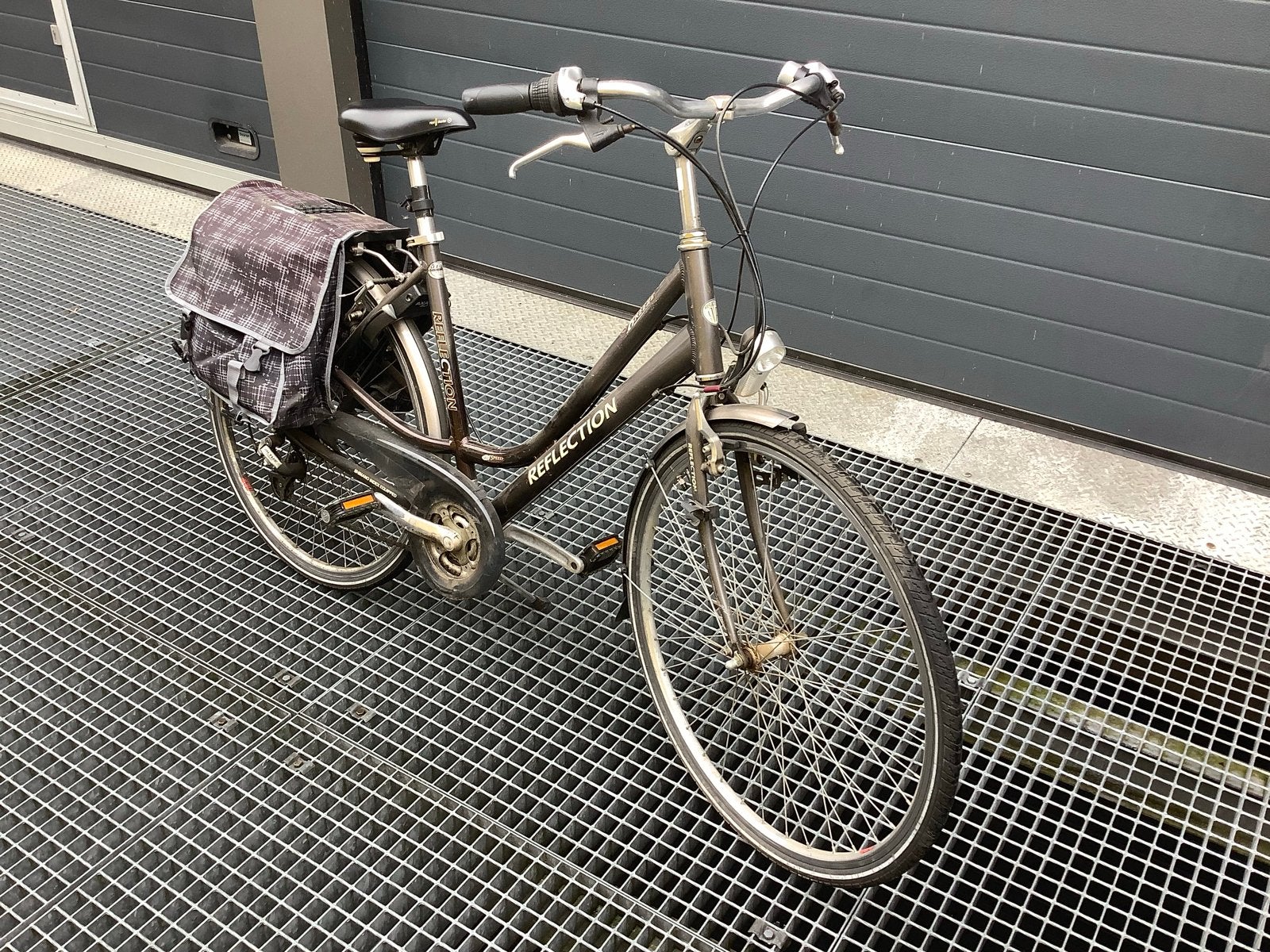 Damesfiets Reflection met versnellingen en fietstassen, Fietsen en Brommers, Fietsen | Dames | Damesfietsen, Velgrem, Versnellingen