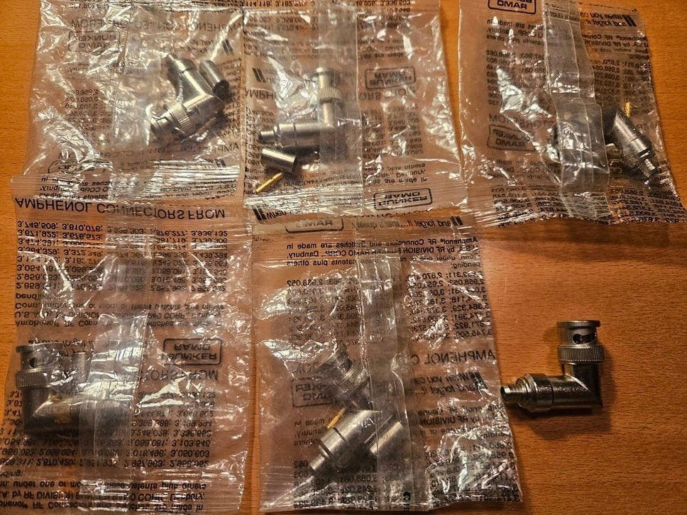 6Amphenol 31-336 BNC RF Coaxial Connectors – Haaks 50Ω Nieuw, Ophalen of Verzenden, Nieuw