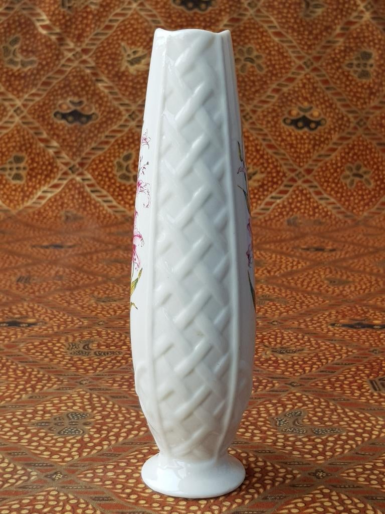 Mooi vintage vaasje uit Ierland van Belleek porselein., Antiek en Kunst, Ophalen of Verzenden