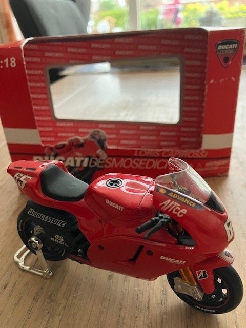 verzamelen miniatuur motorfiets Ducati, Overige merken, Ophalen of Verzenden, Zo goed als nieuw, Groter dan 1:32