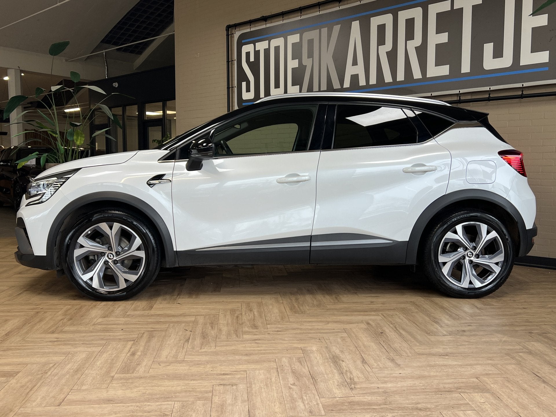 Renault Captur 1.6 E-Tech 160 R.S. Line | Groot Navi | 18" |, Dealer onderhouden, 77 km/l, Gebruikt, 4 cilinders