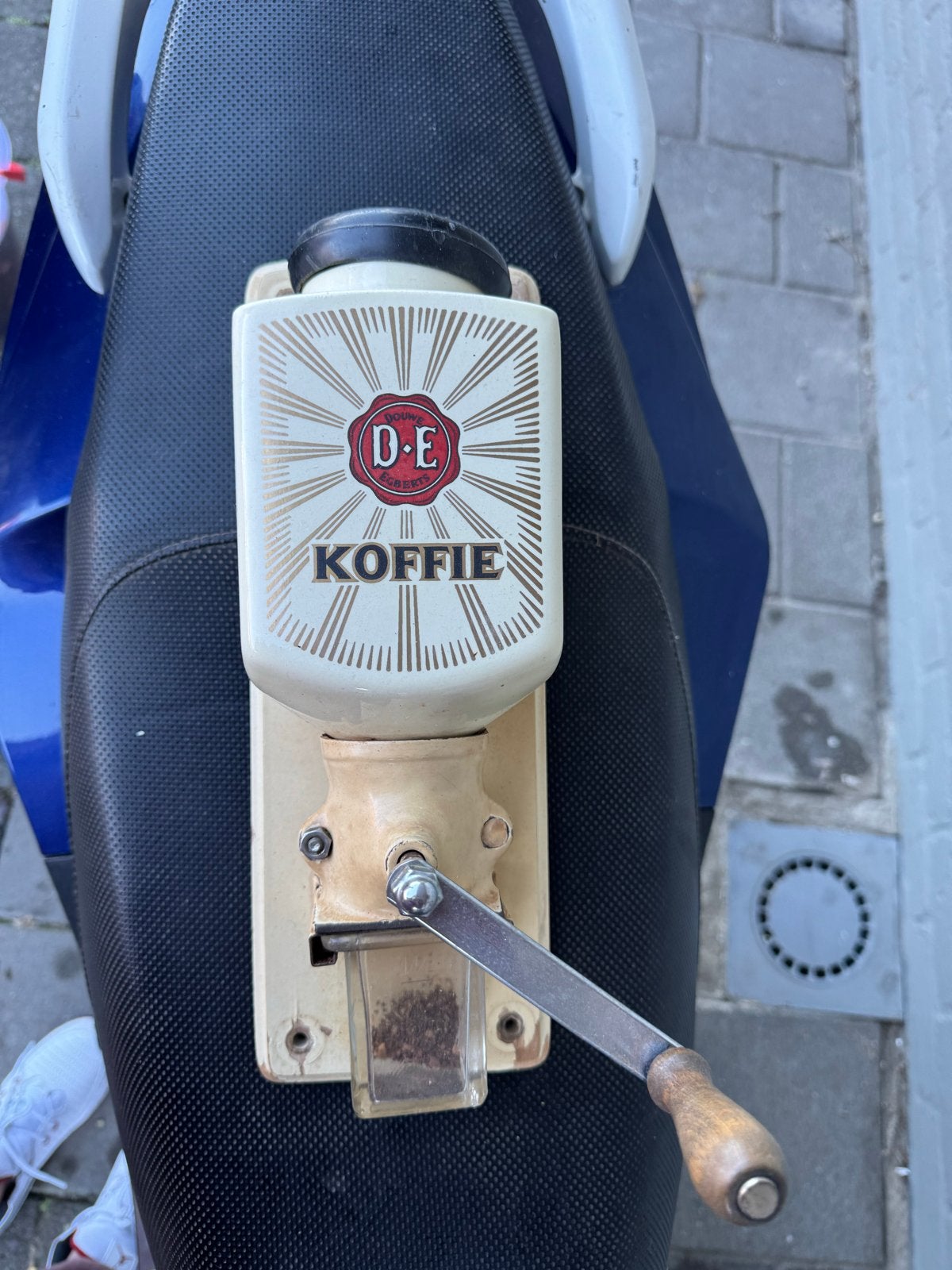 Vintage Douwe Egberts koffiemolen - wandmodel, Antiek en Kunst, Ophalen