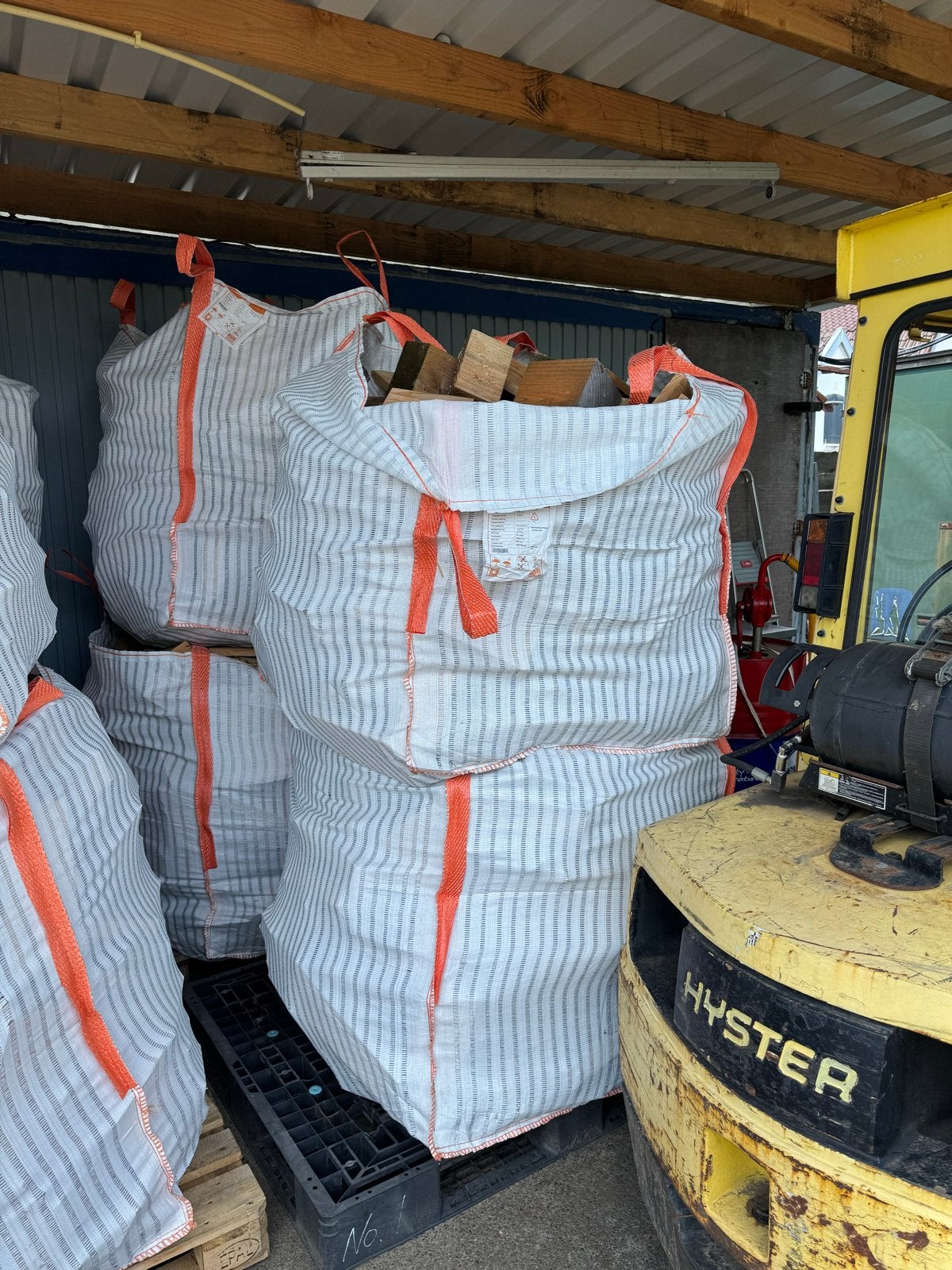 Douglas brandhout in big bags, Tuin en Terras, 3 tot 6 m³, Ophalen of Verzenden, Overige houtsoorten, Blokken