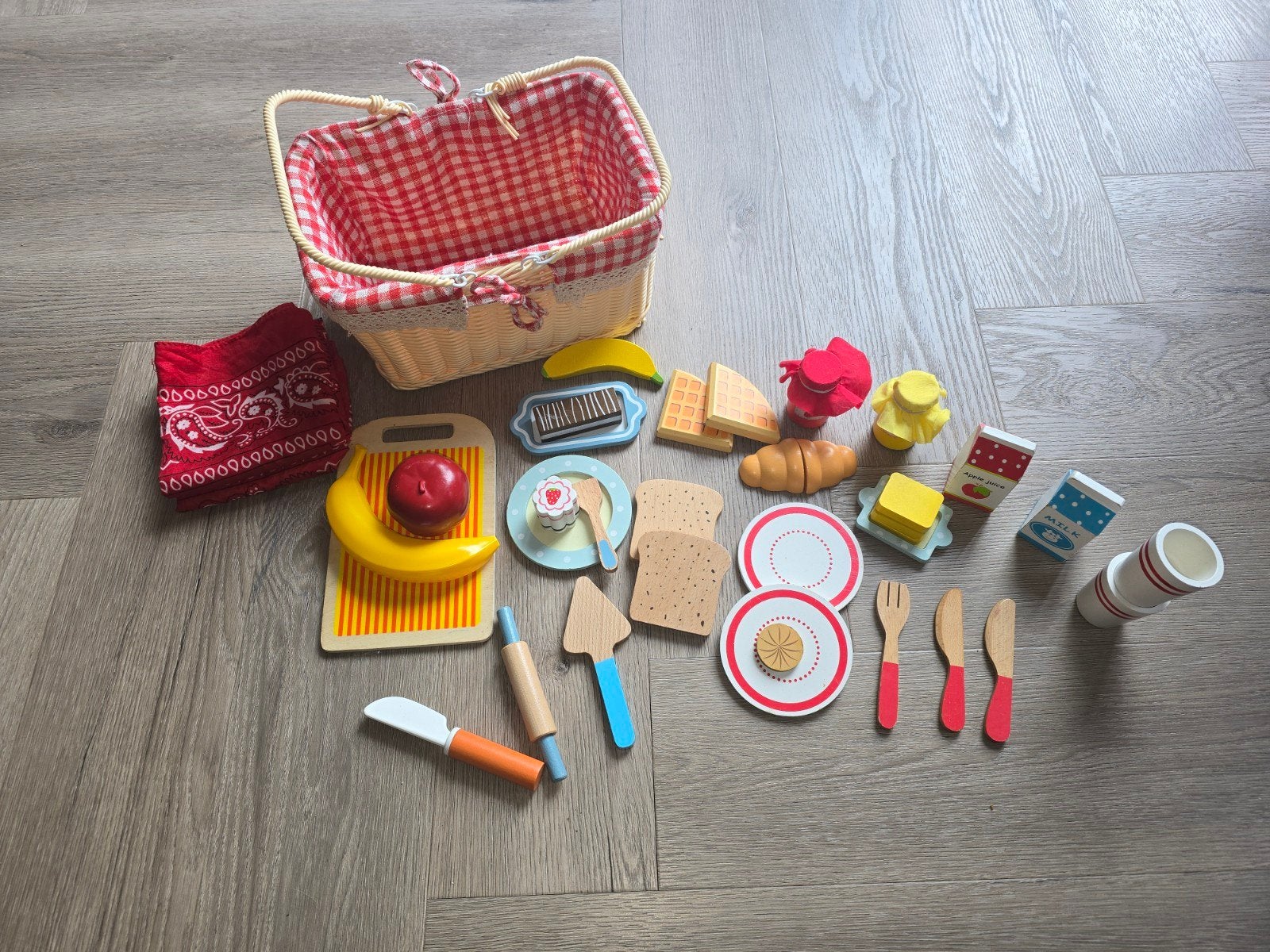 Houten picknickmand met speelgoedeten, Ophalen, Gebruikt, Jongen of Meisje