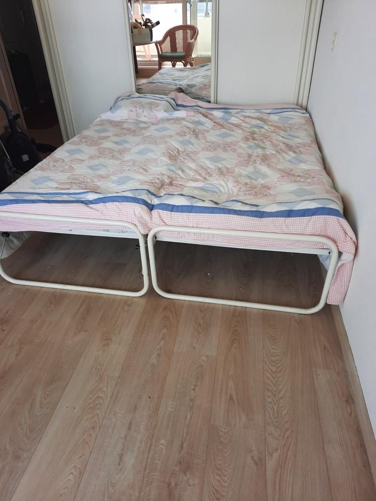 1-2 persoons logeerbed met of zonder matras, Ophalen, Gebruikt, Tweepersoons