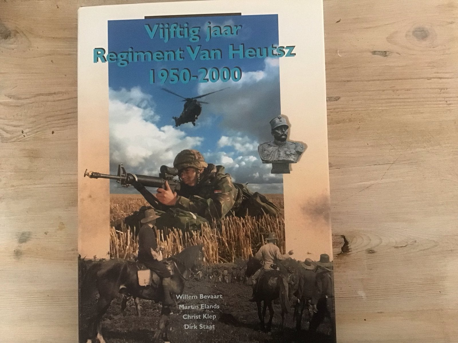 Boek: Vijftig jaar Regiment Van Heutsz 1950-2000, Ophalen of Verzenden, 1945 tot heden, Zo goed als nieuw, Landmacht
