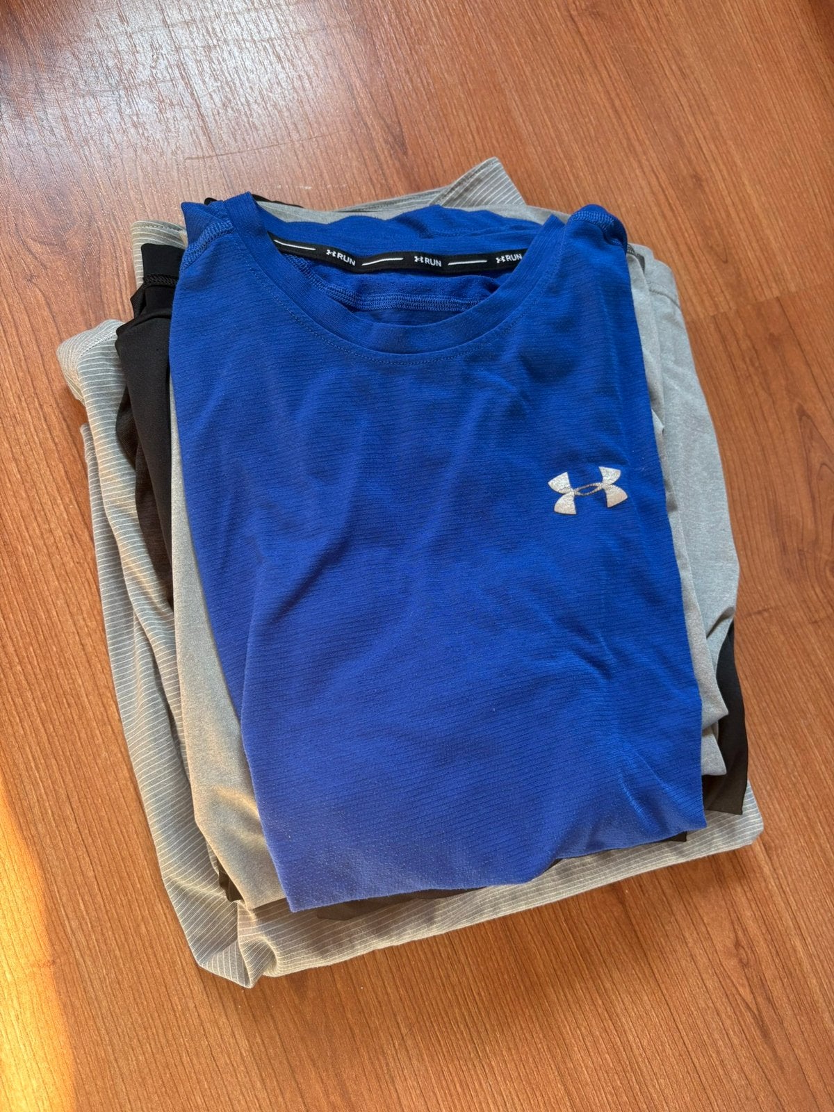 Set van Under Armour 5 sportshirts en 1 longsleeve, Gedragen, Overige kleuren, Fitness, Verzenden