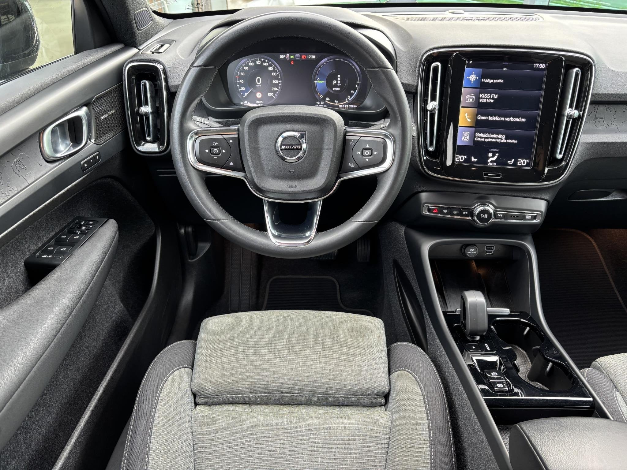 Volvo XC40 1.5 T5 Recharge Inscription Automaat, Verwarmde s, Stof, 1712 kg, Met garantie (alle), Zwart
