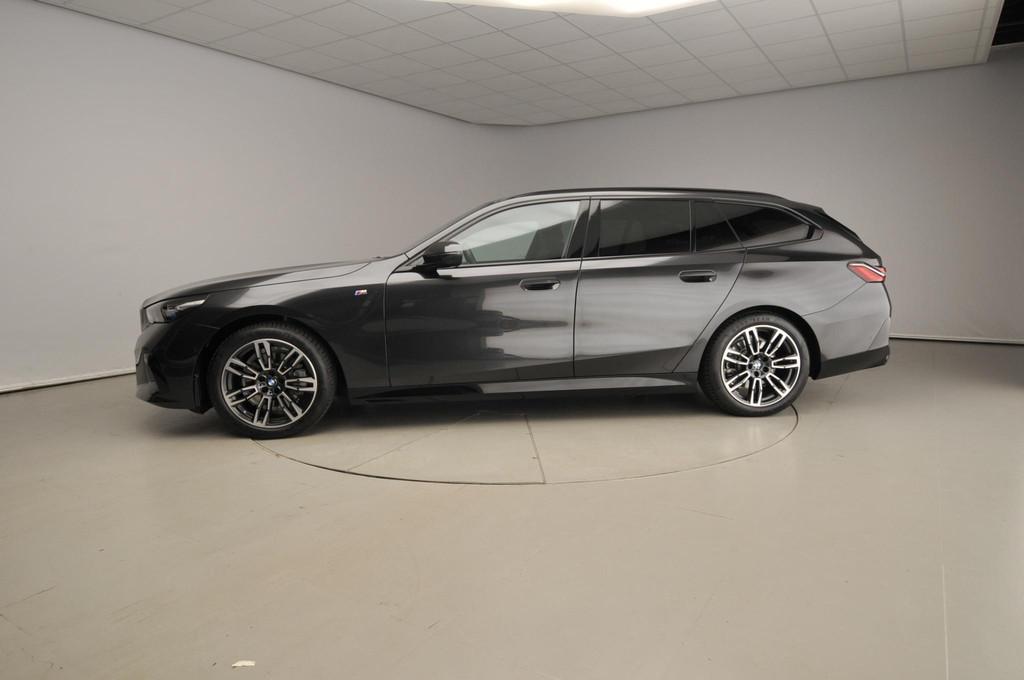 BMW 5 Serie Touring 520i | M-Sportpakket | LED | HUD | Activ, Achterwielaandrijving, Gebruikt, 4 cilinders, Origineel Nederlands