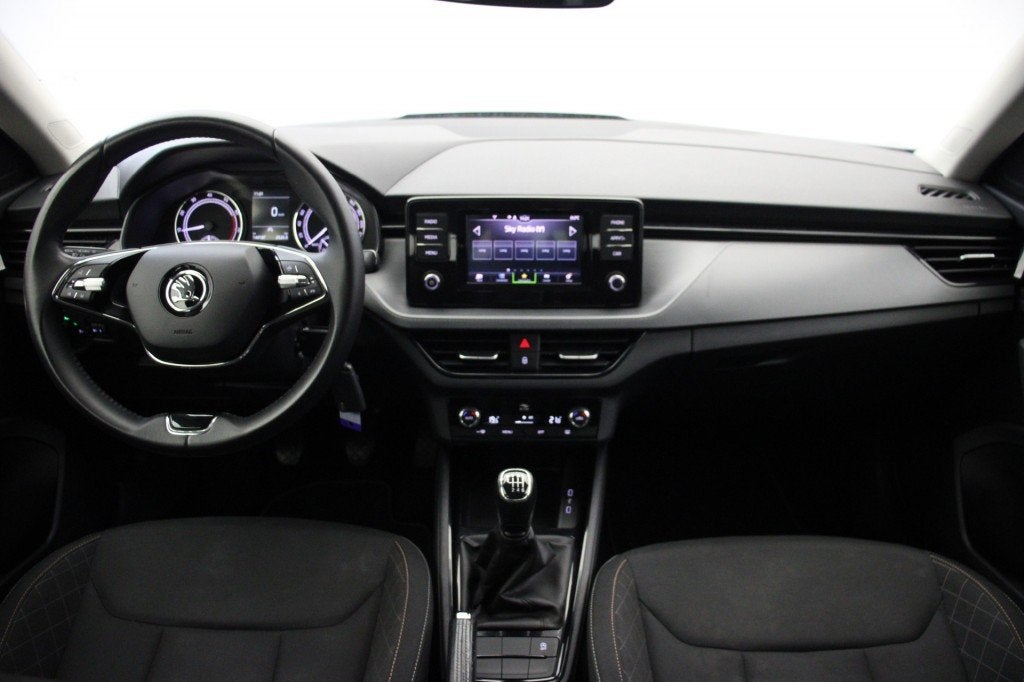 Skoda KAMIQ 1.0 TSI Ambition - Carplay, Cruise, Clima, Auto's, Gebruikt, Euro 6, Met garantie (alle), 620 kg