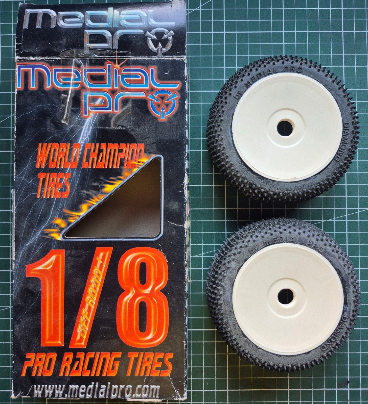 Medial Pro Diamond off-road buggy/truggy 17mm hex banden set, Auto offroad, Nieuw, RTR (Ready to Run), Schaal 1:8