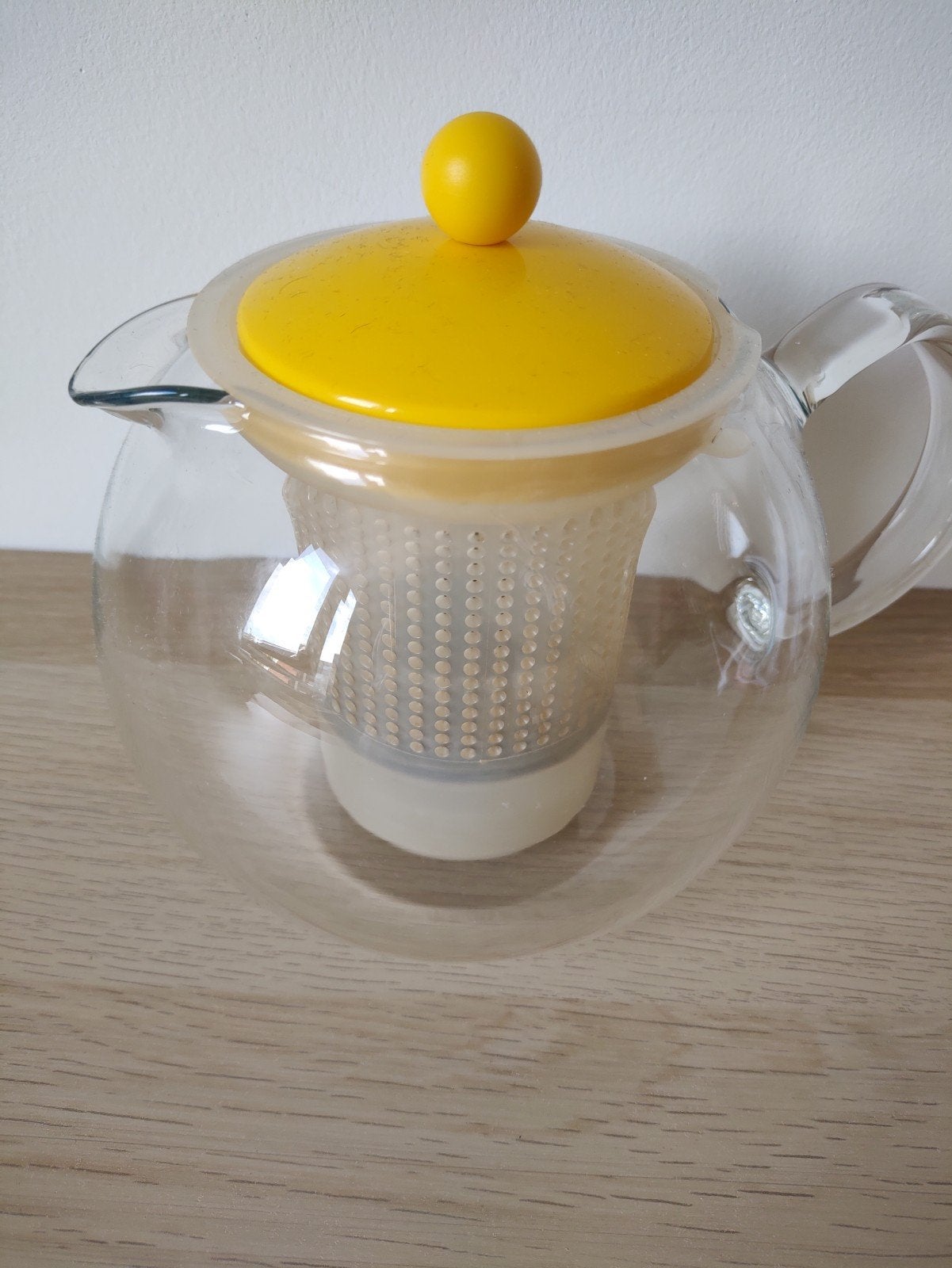 Bodum (Deens design). Glazen theepot met geel deksel en zeef, Theepot/fluitketel, Glas, Geel, Ophalen of Verzenden
