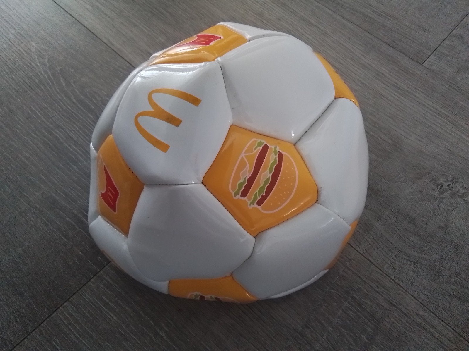 Mac donalds voetbal, Ophalen of Verzenden