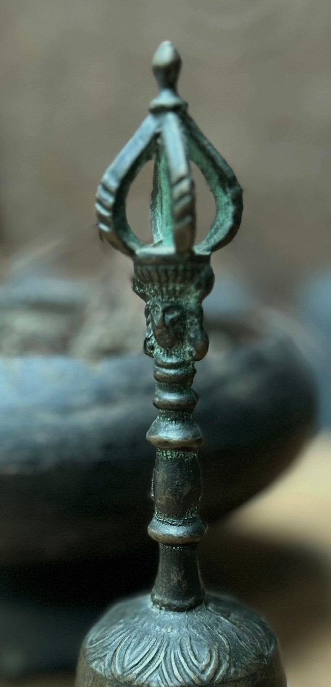 Dorje vajra Tibetaanse tempelbel altaarbel oosters, Antiek en Kunst, Ophalen of Verzenden