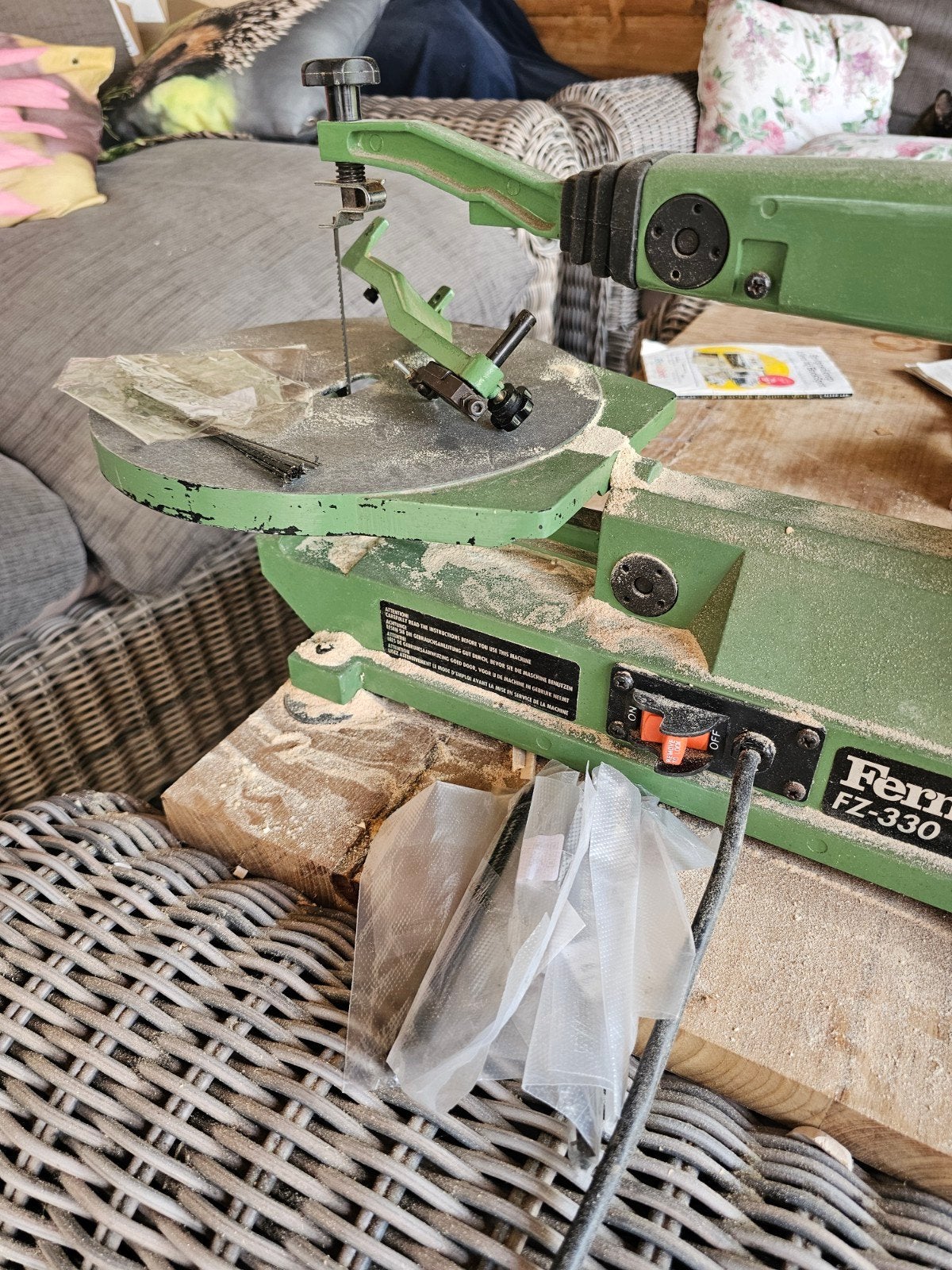 Ferm FZ-330 Figuurzaagmachine met schuurtrommel, Doe-het-zelf en Verbouw, Gereedschap | Zaagmachines, Ophalen, Gebruikt, Ferm