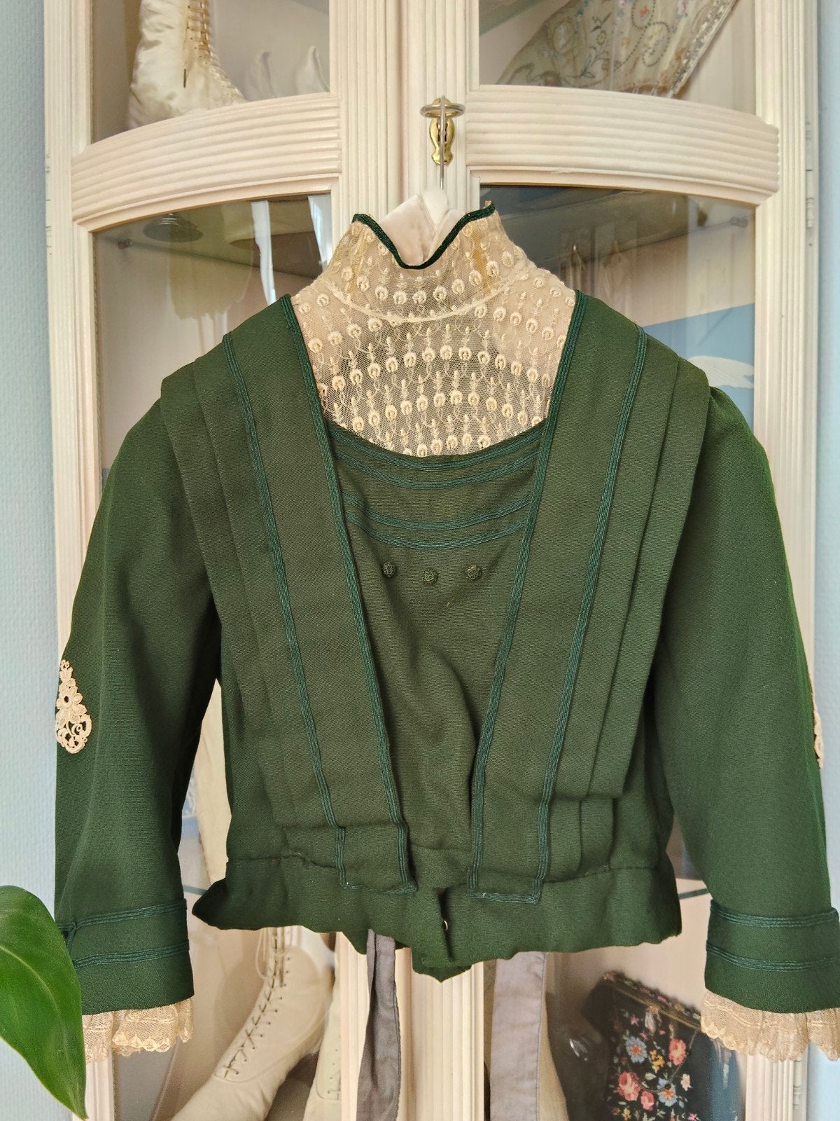Antiek Victoriaanse groen wollen bodice met kant, Antiek en Kunst, Antiek | Kleding en Accessoires, Ophalen of Verzenden, Dames
