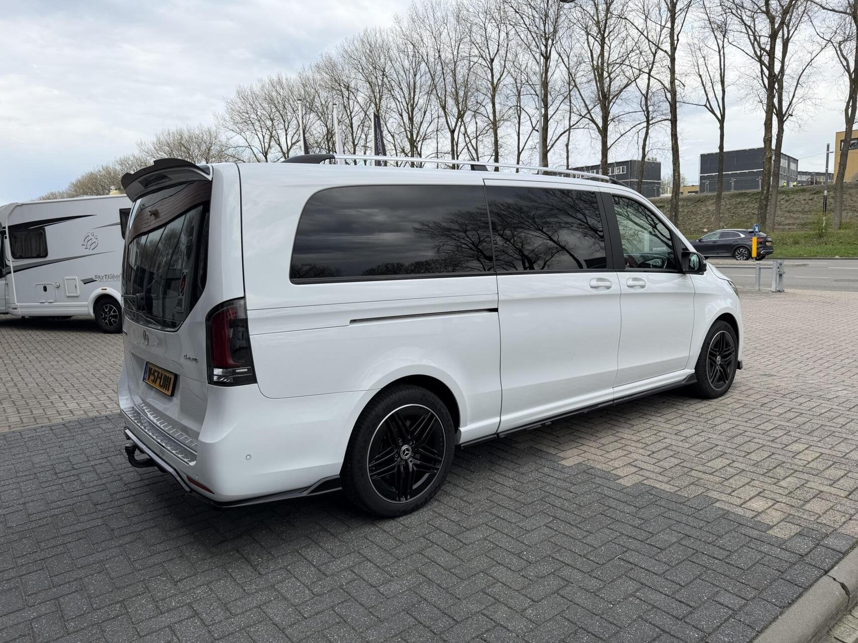 Mercedes V-klasse 300d 4-MATIC Extra Lang Amg Memory Stoelko, Auto's, Bestelauto's, Gebruikt, 4 cilinders, 2500 kg, Wit