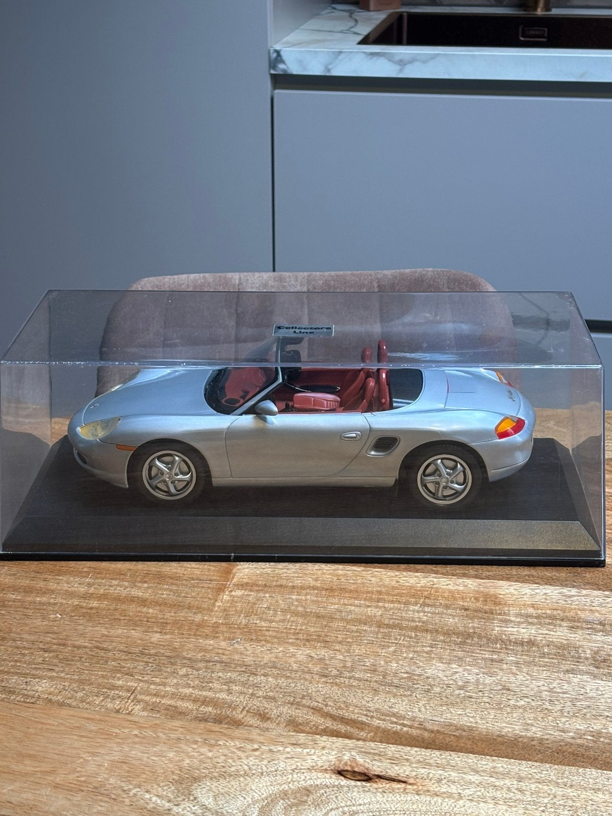Grote modelauto onder in vitrine, Ophalen of Verzenden, Zo goed als nieuw, Overige merken