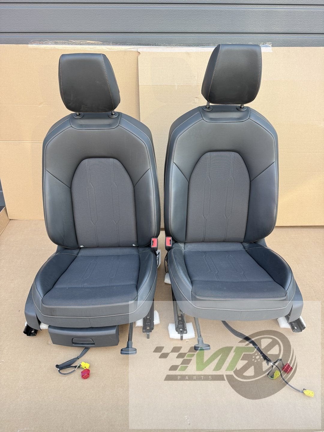 Cupra Formentor Leon voorstoelen Links en Rechts, Gebruikt, - Autovía A-2, Km 585 08760 Martorell  Espana, Seat, Ophalen of Verzenden