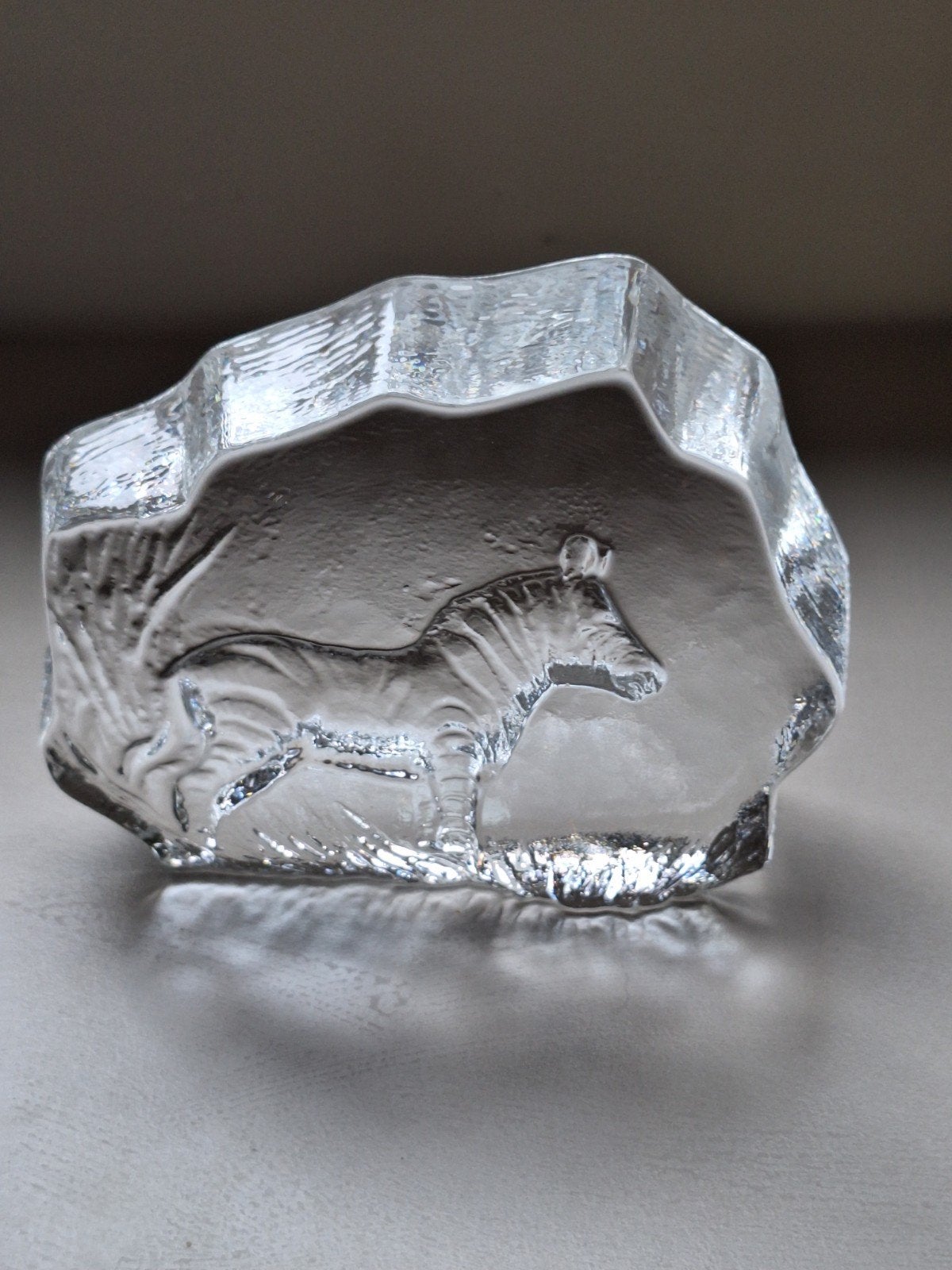 Bertil Vallien-Kosta Boda-Zebra Glasobject-gelabeld, Ophalen of Verzenden, Object, Meerkleurig, Glas