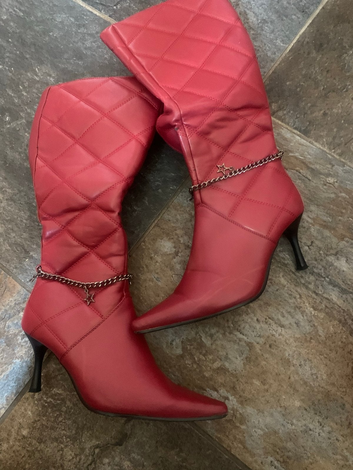 Rode leren laarzen met naaldhak - Maat 37, Kleding | Dames, Schoenen, Ophalen of Verzenden, Gedragen, Rood, Hoge laarzen