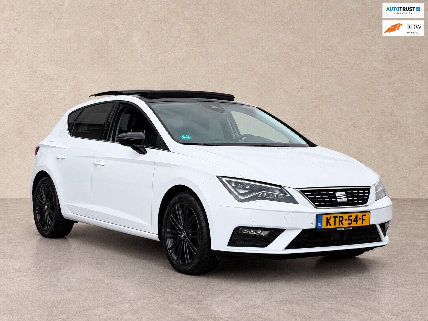 Seat LEON 1.5 TSI Xcellence+VirtualCockpit +Pano+Carplay+Dea, Auto's, Dealer onderhouden, 4 cilinders, Leon, 610 kg