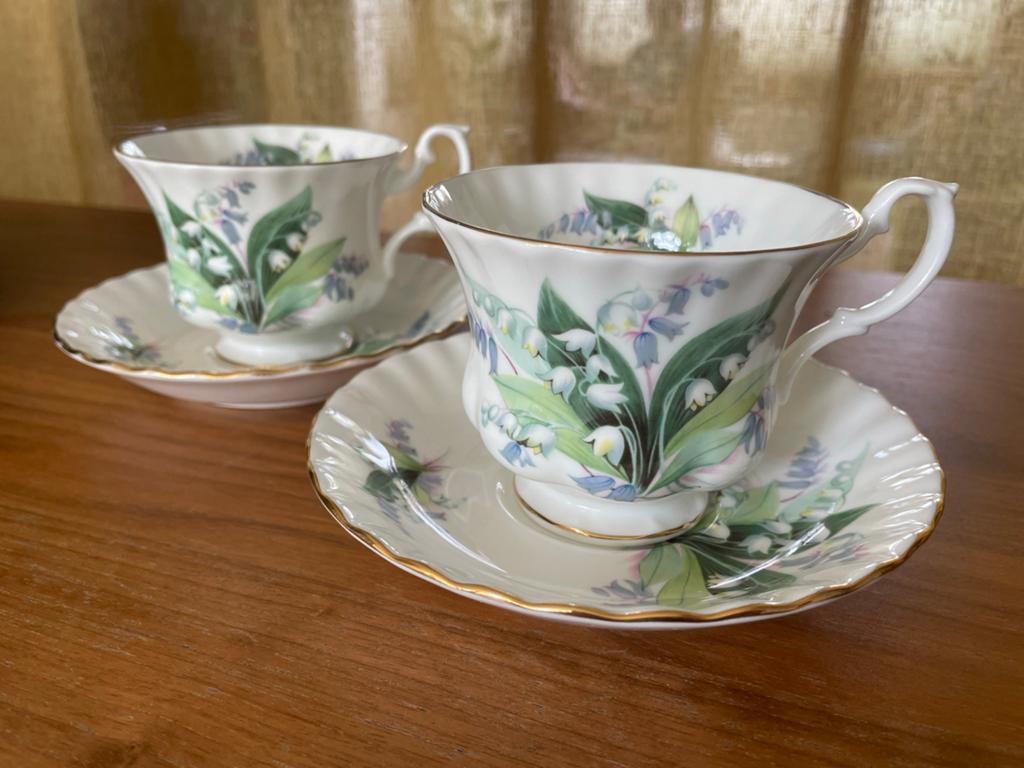 2 Royal Albert Summertime Series kop en schotel, Antiek en Kunst, Antiek | Servies los, Ophalen of Verzenden